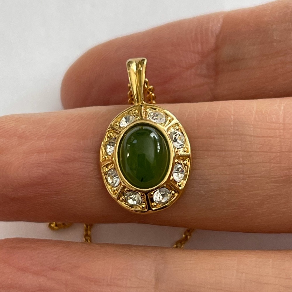 Nephrite jade pendant & chain - Picture 3 of 7